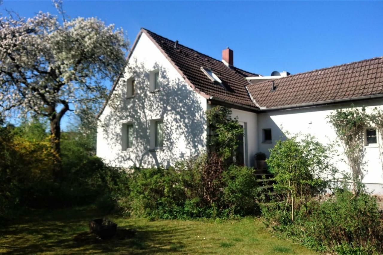 Sonniges Haeuschen Mit Garten Брауншвайг Екстериор снимка